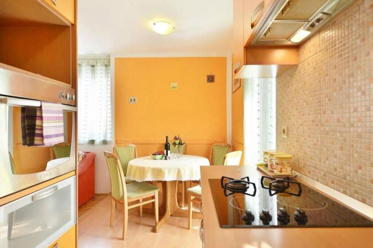 Apartment Vicko Omiš Eksteriør bilde